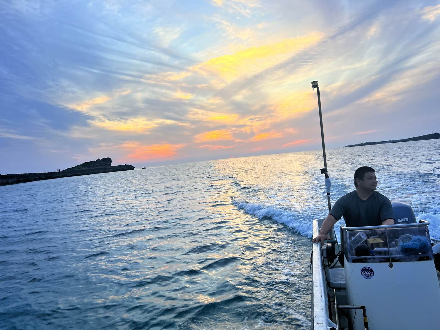 夕暮れの海。静かに暮れていく狩俣の一日